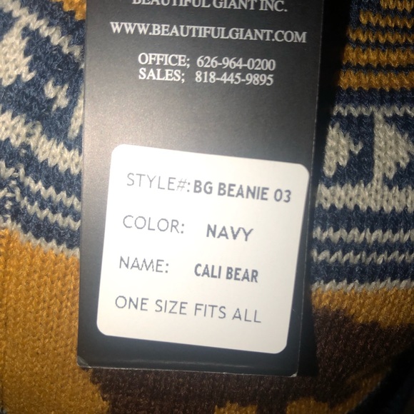 Beanie NWT GIANT GARMENTS BLUE / mustard color WITH BEAR print - Picture 5 of 8